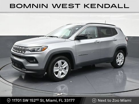 Used 2022 Jeep Compass Latitude FWD image 1