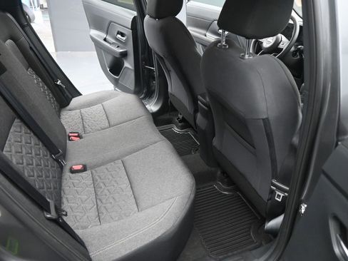 Used 2025 Nissan Kicks SV image 17