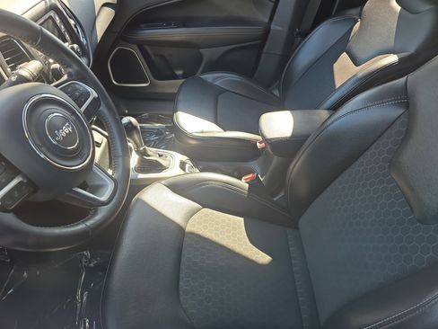 Used 2018 Jeep Compass Latitude image 11