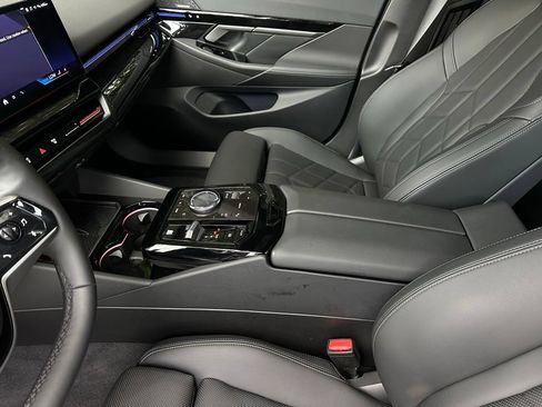 Used 2026 BMW 530i w/ Premium Package RWD image 22