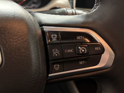 Used 2025 Jeep Compass Limited AWD/4WD image 18