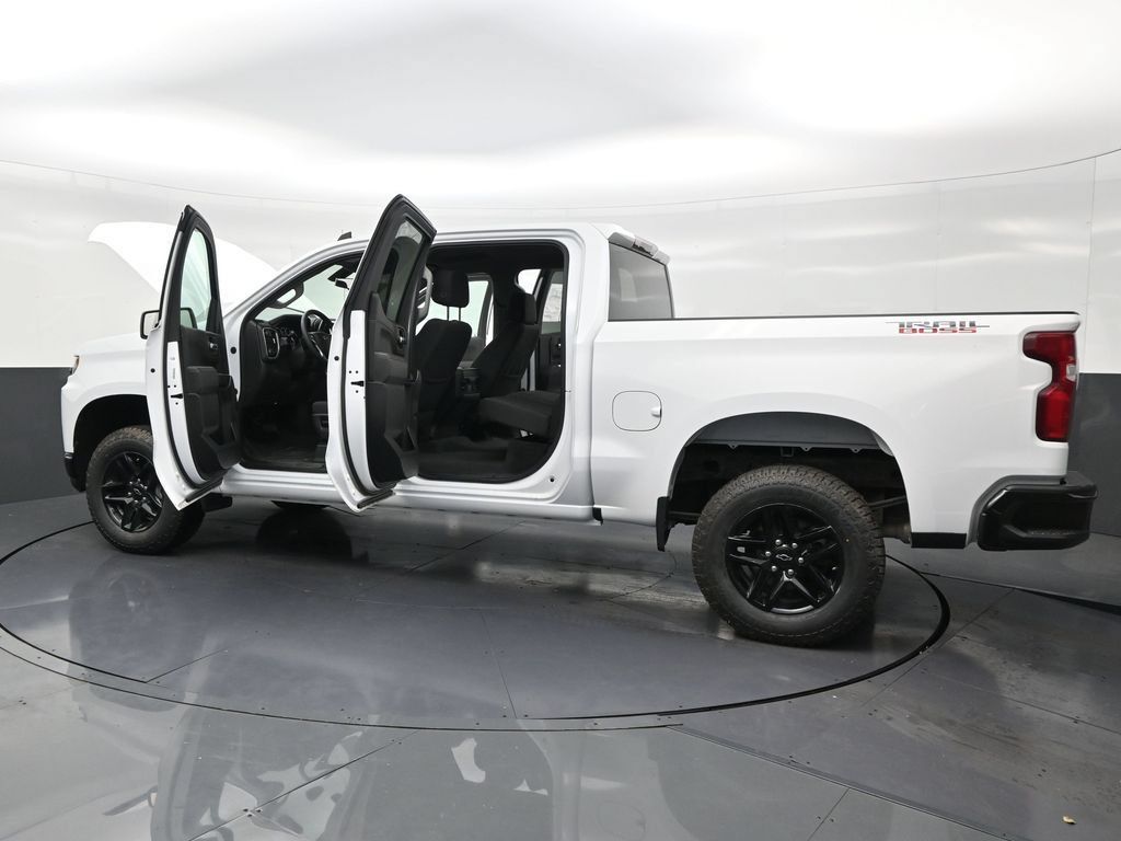 Used 2023 Chevrolet Silverado 1500 LT Trail Boss w/ LT Trail Boss Premium Package AWD/4WD image 28