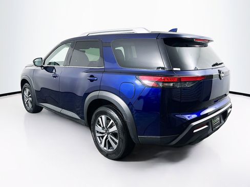 Used 2025 Nissan Pathfinder SL image 5