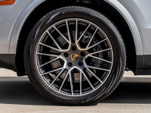 Certified 2021 Porsche Cayenne AWD/4WD image 15