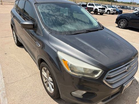 Used 2017 Ford Escape SE FWD image 5
