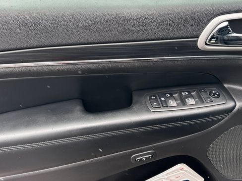 Used 2020 Jeep Grand Cherokee Limited image 11