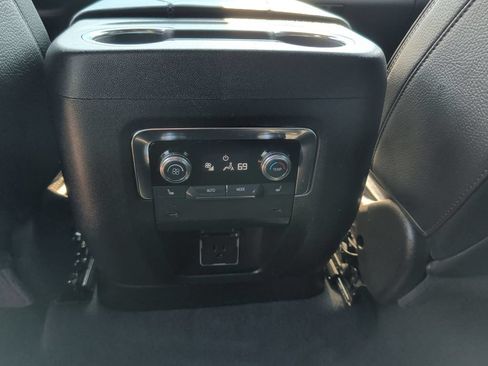 Used 2025 GMC Yukon XL Denali AWD/4WD image 19