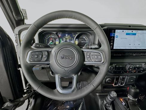 Used 2025 Jeep Wrangler Sahara w/ Safety Group image 15