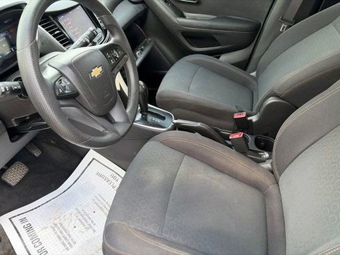 Used 2020 Chevrolet Trax LS w/ Tint and Cruise Package AWD/4WD image 11