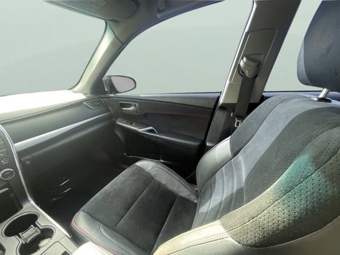 Used 2015 Toyota Camry XSE image 34