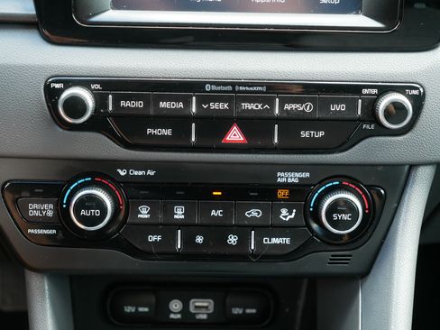 Used 2018 Kia Niro FE FWD image 23