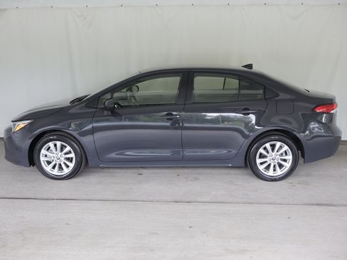 Used 2025 Toyota Corolla LE w/ LE Premium Package FWD image 24