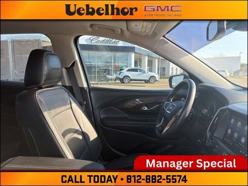 Used 2020 GMC Terrain Denali w/ Denali Premium Package FWD image 2