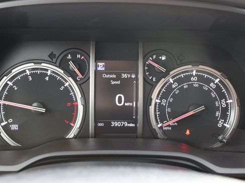 Used 2024 Toyota 4Runner TRD Off-Road image 13