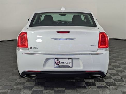 Used 2023 Chrysler 300 Touring image 6