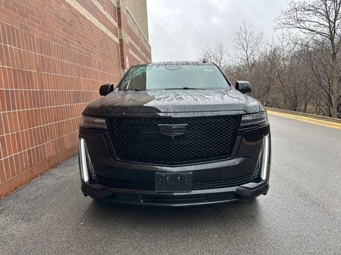 Used 2024 Cadillac Escalade ESV Sport w/ Touring Package image 3