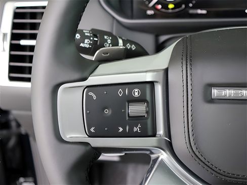 New 2025 Land Rover Discovery Metropolitan Edition image 64