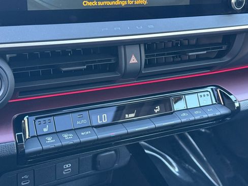 Used 2025 Toyota Prius XSE image 18