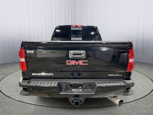 Used 2017 GMC Sierra 2500 Denali w/ Duramax Plus Package AWD/4WD image 19