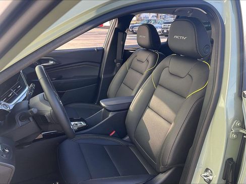 Used 2025 Chevrolet Trax ACTIV image 29