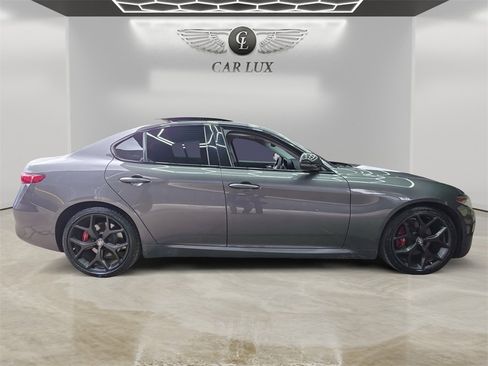Used 2021 Alfa Romeo Giulia Ti w/ Nero Edizione image 6