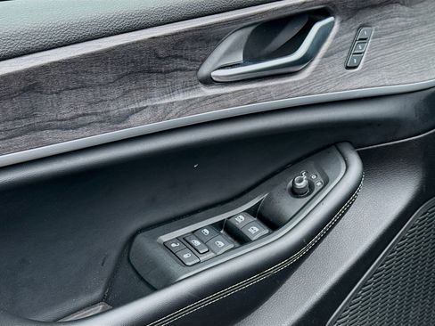 Used 2024 Jeep Grand Cherokee L Limited w/ Luxury Tech Group II image 23