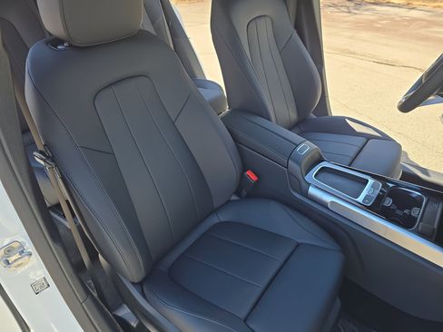 New 2026 Mercedes-Benz GLB 250 image 10