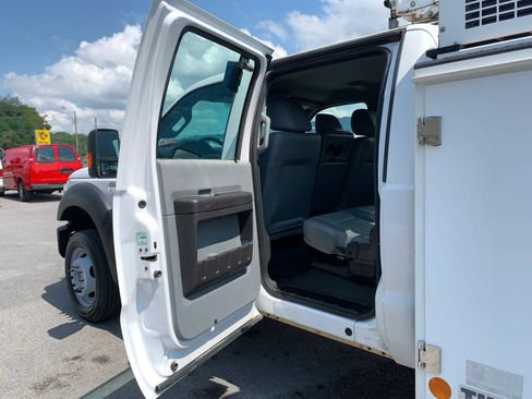 Used 2016 Ford F550 4x4 Crew Cab Super Duty w/ Power Equipment Group image 25