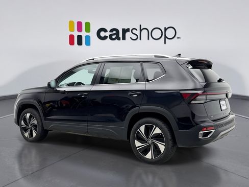 Used 2025 Volkswagen Taos SE AWD/4WD image 3