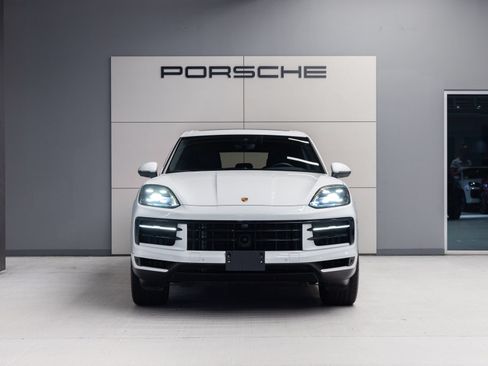 Certified 2024 Porsche Cayenne GTS AWD/4WD image 10
