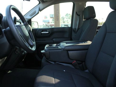 Used 2020 Chevrolet Silverado 1500 Custom w/ Custom Value Package image 17