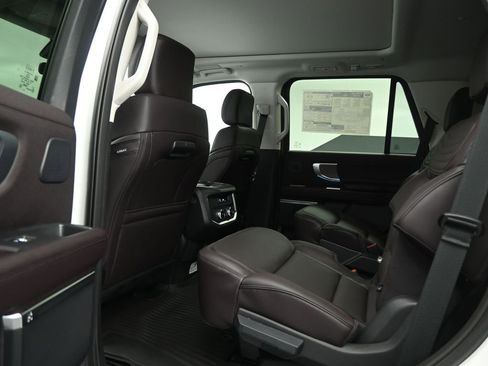 New 2025 Ford Expedition Platinum w/ Platinum Ultimate Package AWD/4WD image 19