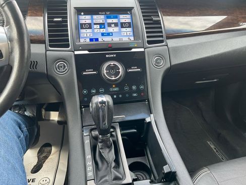 Used 2018 Ford Taurus Limited AWD/4WD image 17