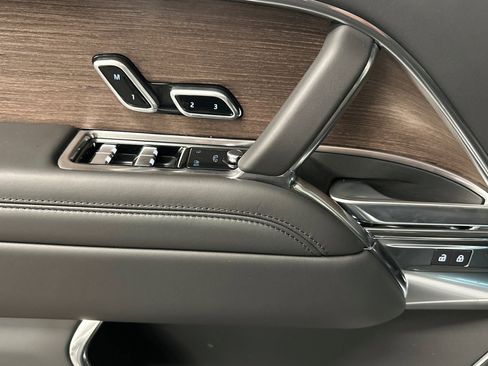 New 2025 Land Rover Range Rover Long Wheelbase SE image 15