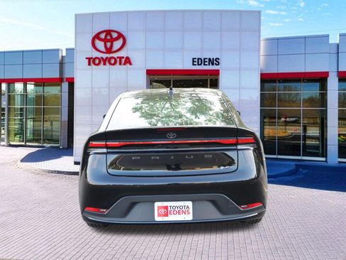 Used 2024 Toyota Prius LE AWD/4WD image 4