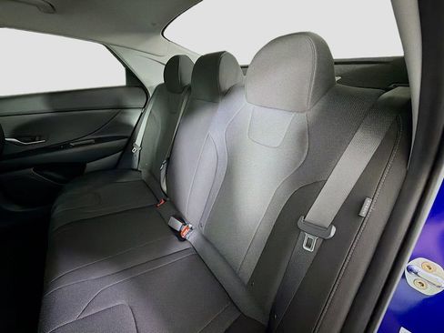 Used 2025 Hyundai Elantra SE FWD image 21