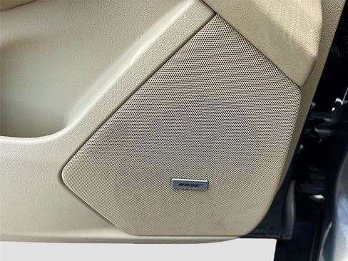 Used 2018 Cadillac XT5 Luxury w/ Driver Awareness Package image 19