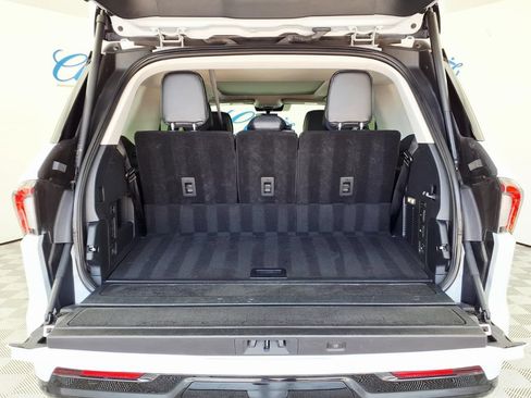 Used 2025 Lincoln Navigator Reserve AWD/4WD image 10