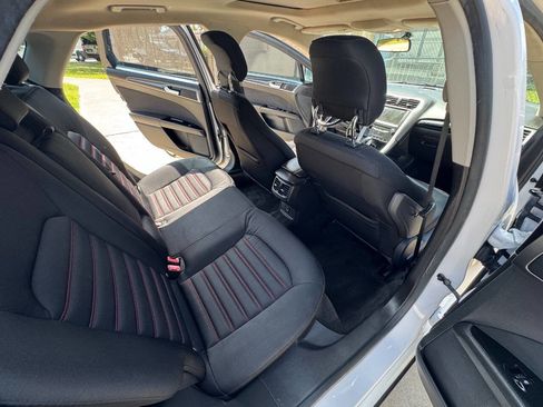 Used 2015 Ford Fusion SE FWD image 26