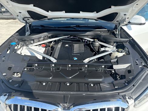Used 2022 BMW X5 xDrive40i w/ Executive Package AWD/4WD image 37