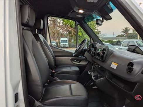 Used 2025 Mercedes-Benz Sprinter 2500 image 19