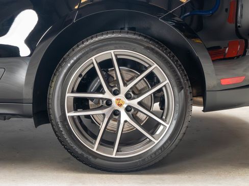 Certified 2026 Porsche Macan AWD/4WD image 18