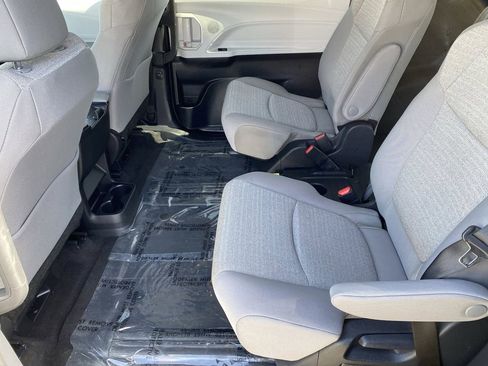Certified 2026 Toyota Sienna LE FWD image 21