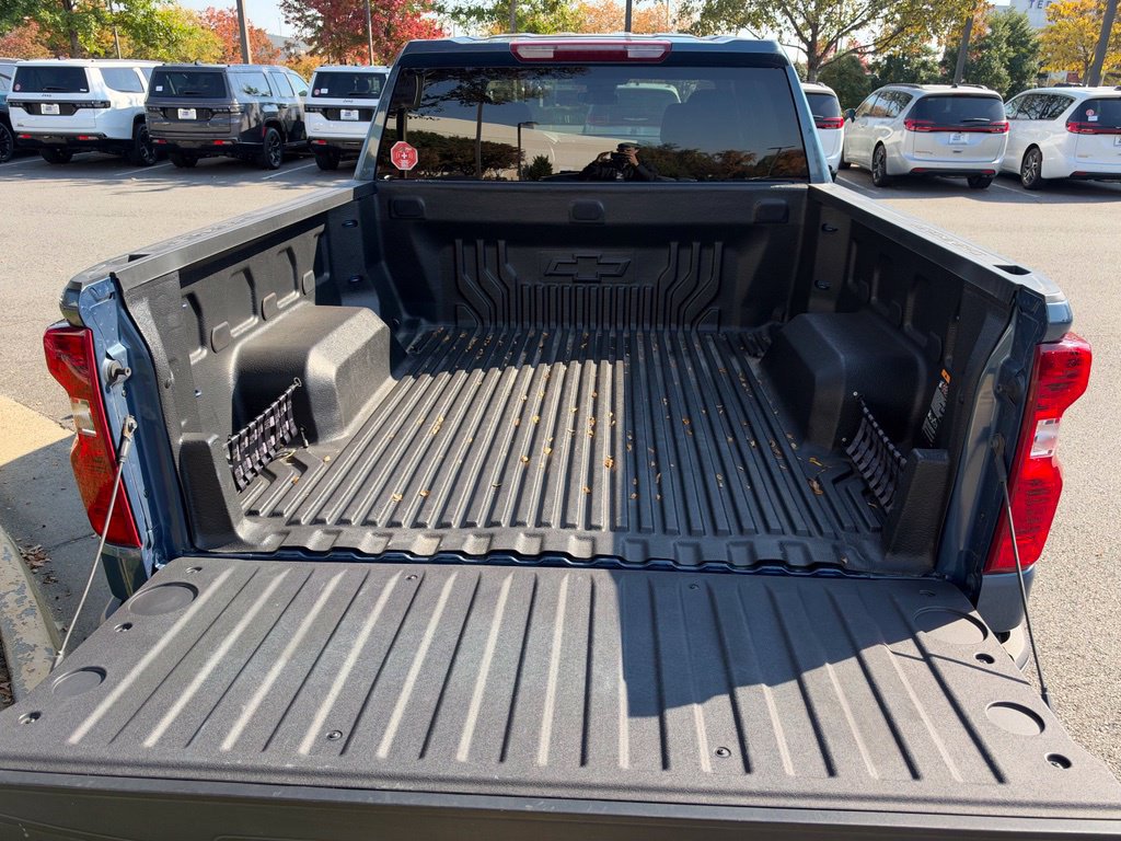 Used 2024 Chevrolet Silverado 1500 LT AWD/4WD image 33