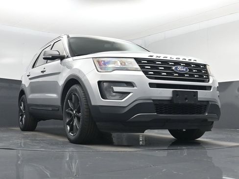 Used 2017 Ford Explorer XLT w/ Equipment Group 202A image 46