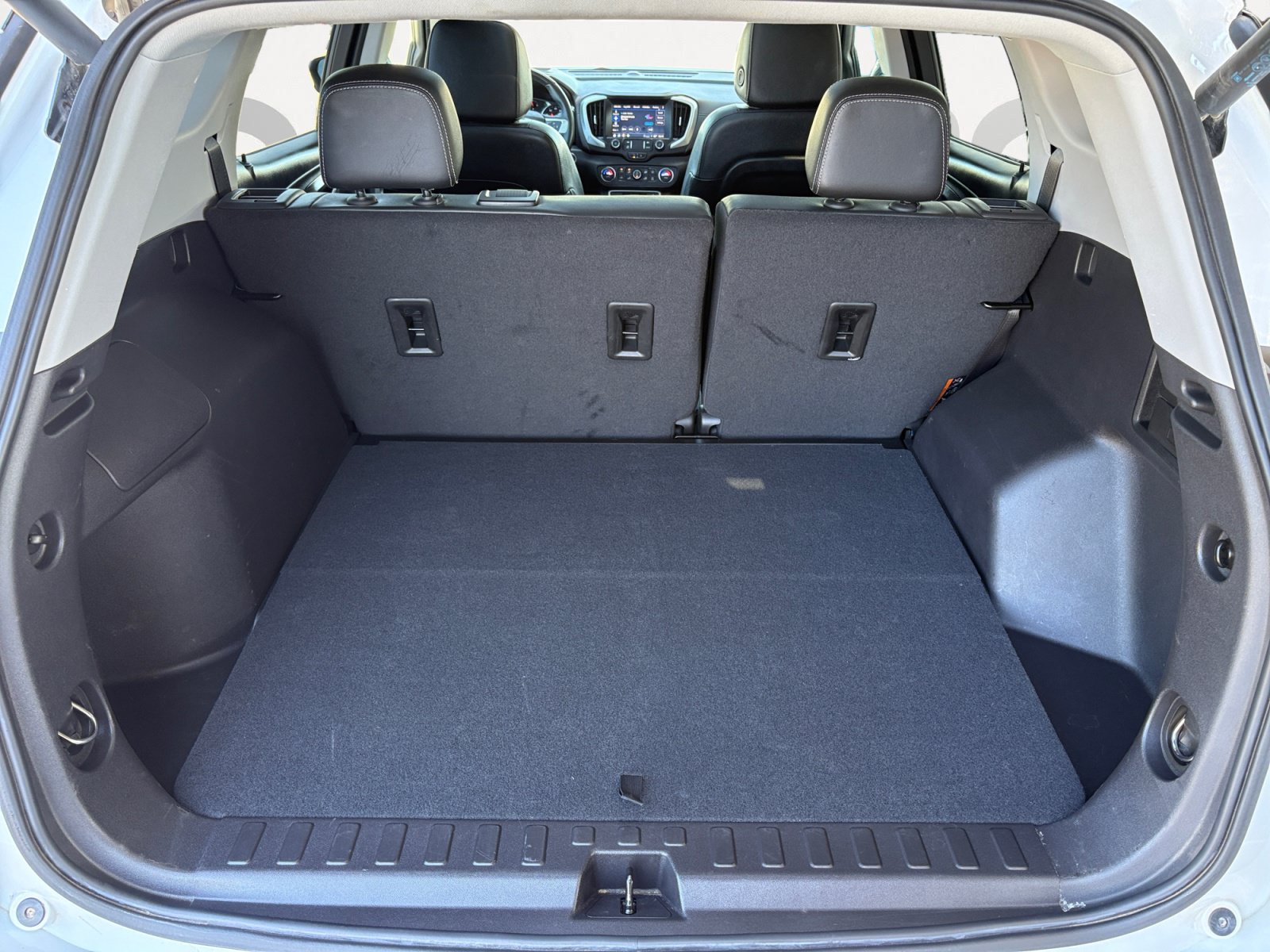 Used 2024 GMC Terrain SLT w/ Tech Package FWD image 13