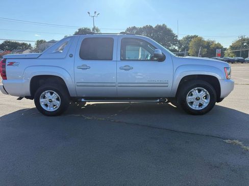 Used 2013 Chevrolet Avalanche LT w/ Suspension Package, Off-Road image 4