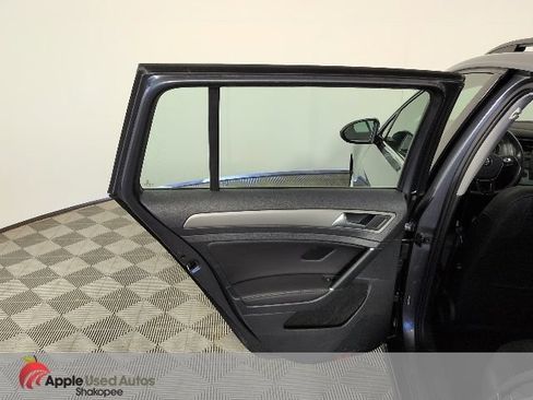 Used 2017 Volkswagen Golf SE FWD image 27