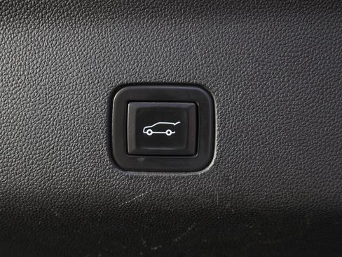 Used 2021 Chevrolet Suburban High Country image 14