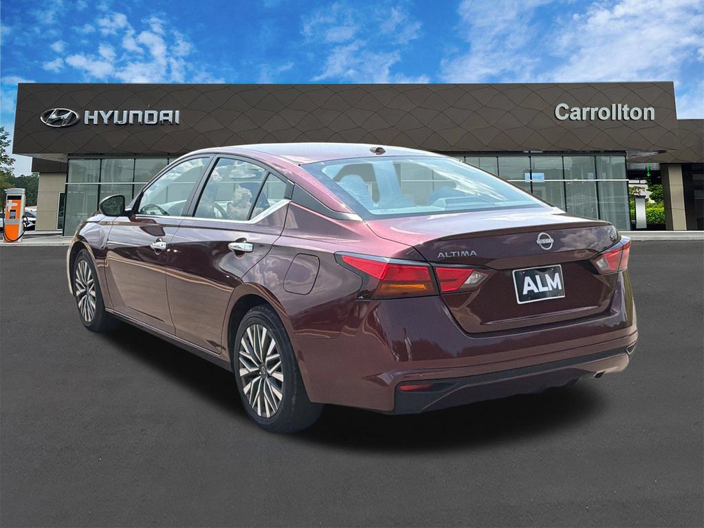 Used 2024 Nissan Altima 2.5 SV FWD image 7